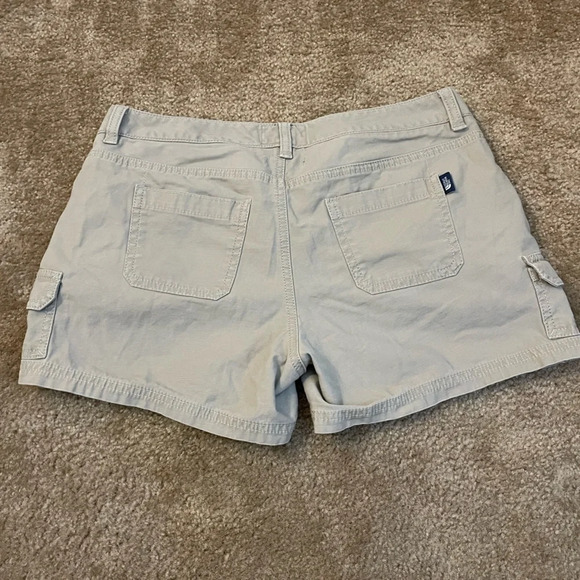 Women’s The North Face Shorts - Picture 2 of 4